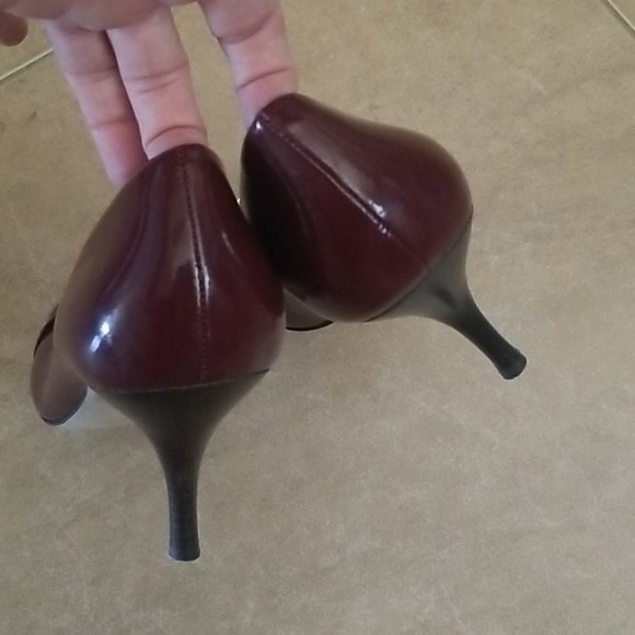 Michael Kors Brown & Gold Heels - Picture 4 of 11